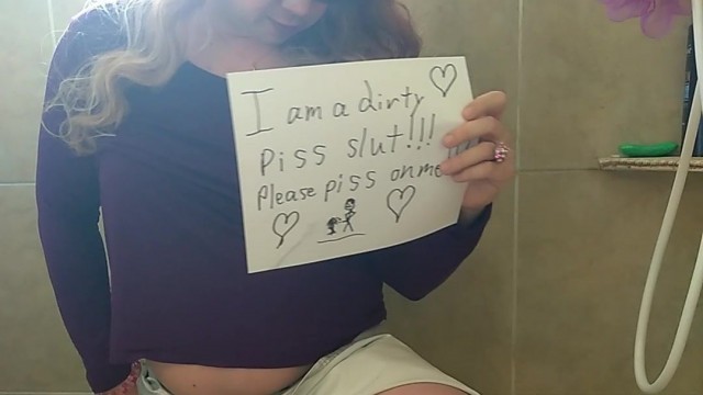 Pissing my sissy panties