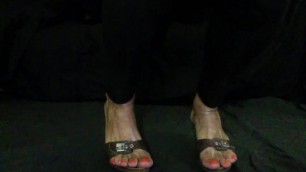 Trans naked feet in mules