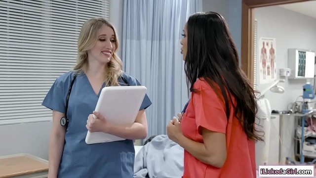 Dyke nurse facesitting her blonde senior