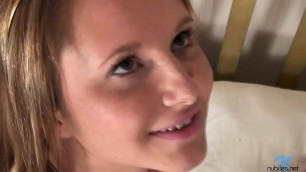 Olya se fait prendre dans une chambre d'hôtel